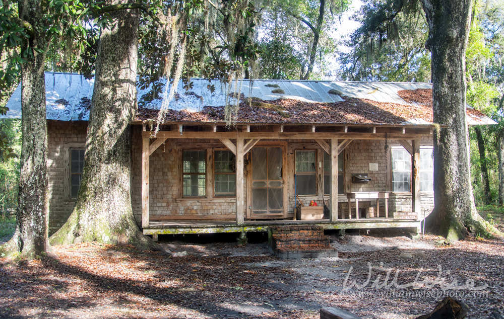 Hebard Cabin on Floyd`s Island Hammock in the Okefenokee Swamp National Wildlife Refuge, Georgia USA Picture
